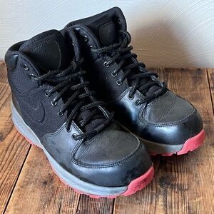 Nike YTH Size 5 Manoa PS 'Black' Boots Youth's Black / Hyper Pink